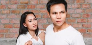 Educational infographic : 27 Body Language Tricks To Be Instantly Likeable: Infographic