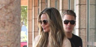 Fashion infographic : Fashion infographic : Chrissy Teigen en jean – #Chrissy #en #Fashion #Infographi…