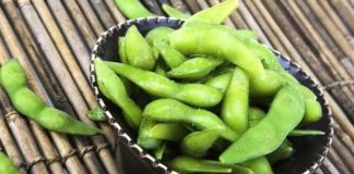 Food infographic – Want to lose weight this year? Eat these natural and prepackaged snacks and reci…