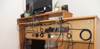 Management : my desk from behind. 2012 setup